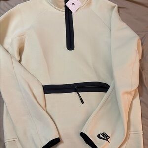 Nike Cream and Black Men's Pullover